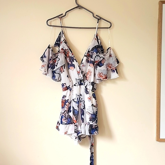 Cute Floral Short Romper Size M - Picture 3 of 4